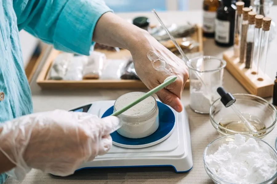 Hands in a lab swiping cream.